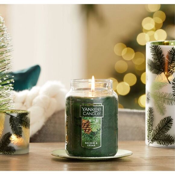 YANKEE CANDLE Balsam & Cedar Jar Candle Original Large 22oz Christmas Tree Scent - Picture 3 of 12
